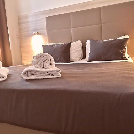Academy Hotel Fiumicino Luaran gambar
