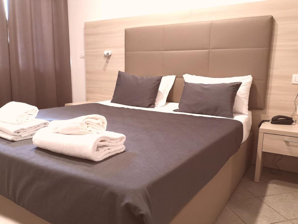 Academy Hotel Fiumicino Luaran gambar