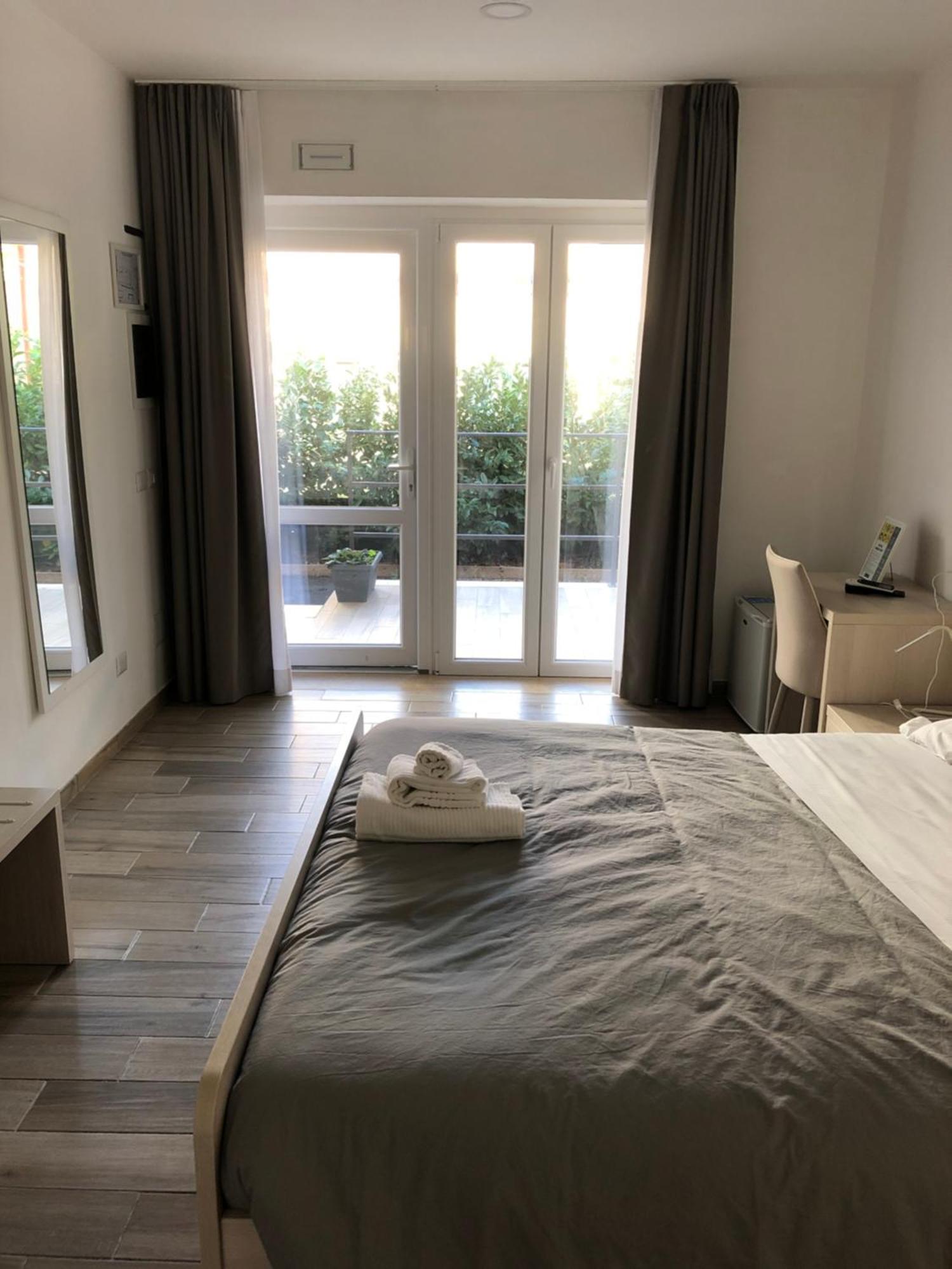 Academy Hotel Fiumicino Luaran gambar