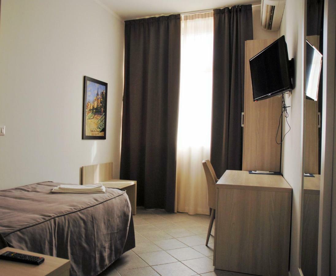 Academy Hotel Fiumicino Luaran gambar