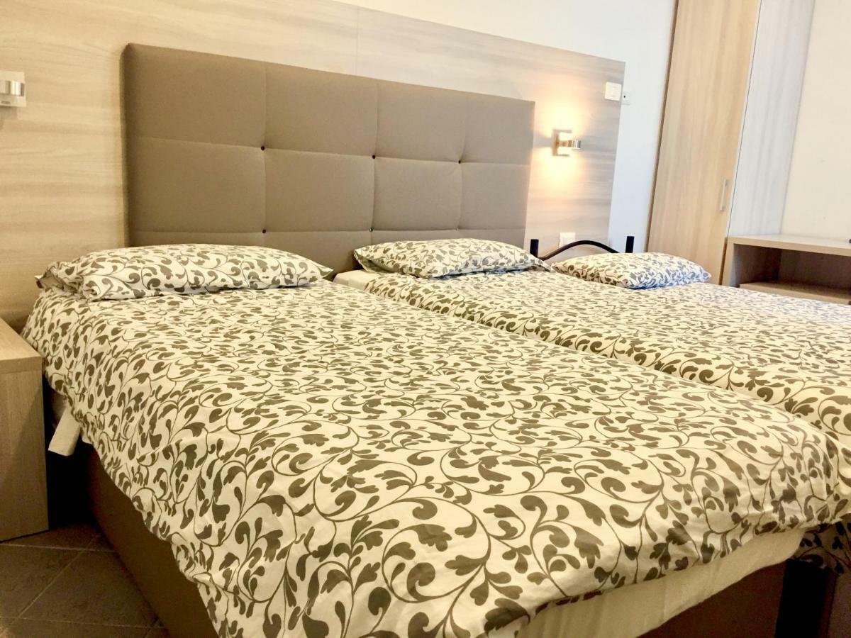 Academy Hotel Fiumicino Luaran gambar