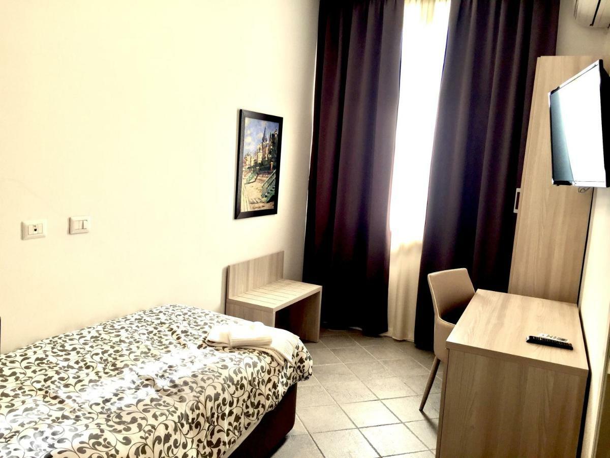 Academy Hotel Fiumicino Luaran gambar